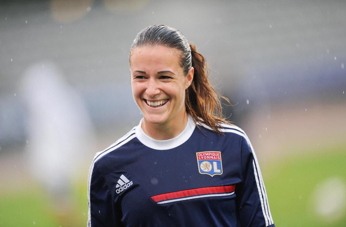 😡 Melissa Plaza, ex-internationale en Bleu et ancienne joueuse de l'OL, aujourd'hui doctorante en physiologie sociale, n'a pas aimé la causerie d'Hervé Renard qui a buzzé sur Twitter et l'a fait savoir chez <a href="/sofoot/">SO FOOT</a> :

"C’est un discours dans lequel 𝗹𝗲 𝗴𝗮𝗿𝘀 𝗽𝗮𝘀𝘀𝗲