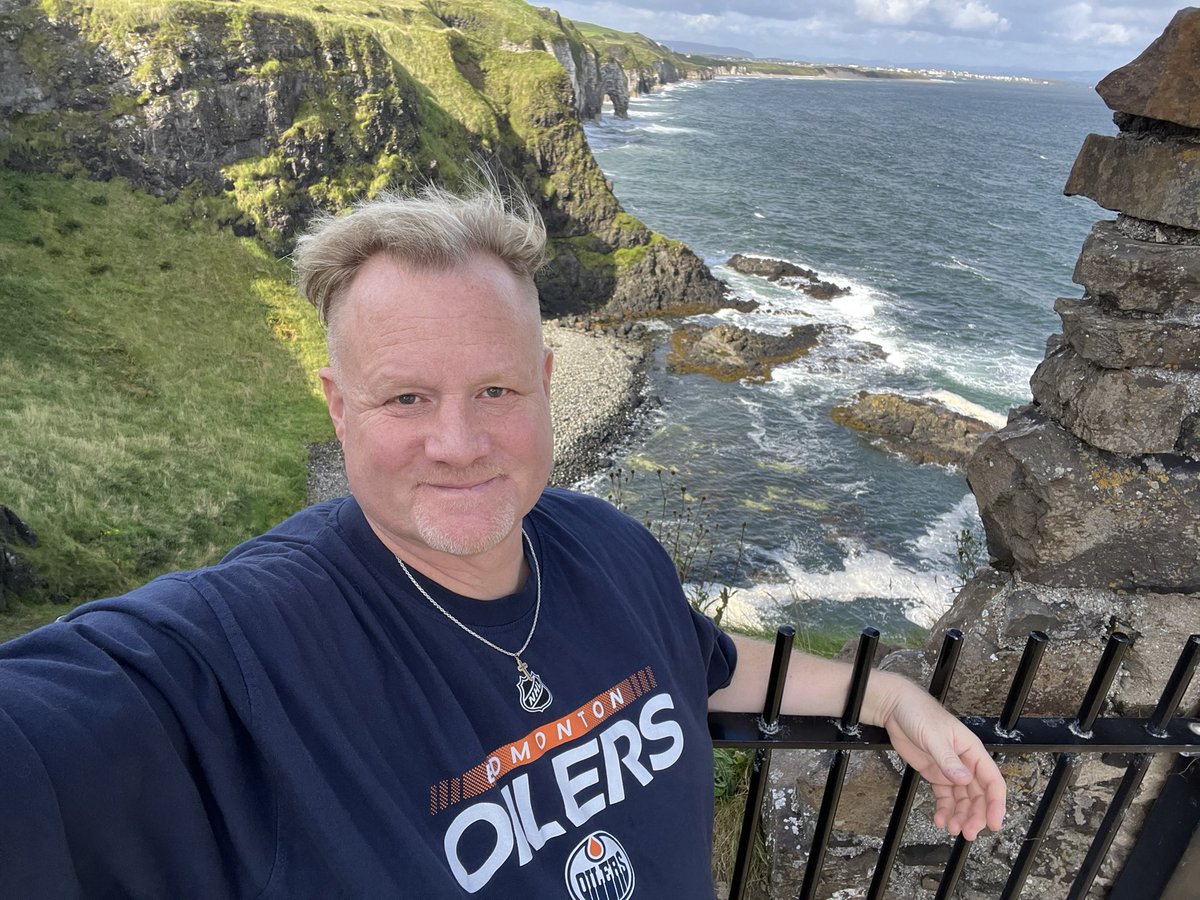 Repping the Oil <a href="/EdmontonOilers/">Edmonton Oilers</a> at Dunluce Castle, Northern Ireland.