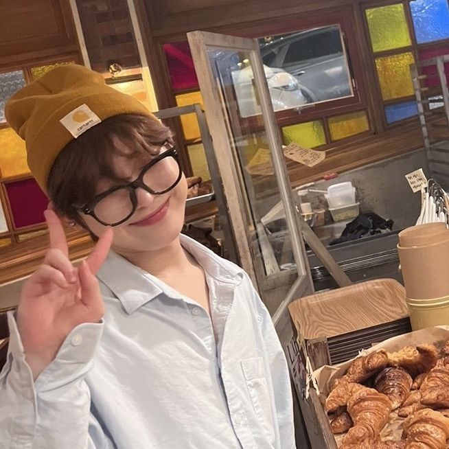 kmsnnwon's tweet photo. .·:*¨ ¨*:·.
Restarting
Day 5

Hiiii!! I'm Gaile , looking for interactive and friendly #moots !

✧ she/her
✧  0'5 
✧ not new to #stantwt &amp; #kpoptwt
  ✧ engene, carat, moa, blink 
✧ any fandoms are welcome
✧ ♡ &amp; ↻ are very much appreciated ! https://t.co/pgJA0fMNci