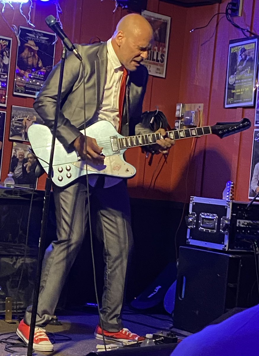 Jbusc33's tweet photo. #bluesbeatles #jshells2080 #guitar #fanaticspub #talentedmusicians #bluesbeatlesfrombrazil #greatmusic @News_8 @13WHAM @news10nbc #roc_photographer_of_the_day @ROCTopShot #shawnguitarist https://t.co/4RuBANHYFS