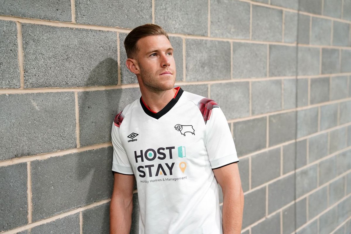 themightyram's tweet image. Look at the line pattern and position on the shoulders… original photos from last week are different to the new club shop photos. #dcfcfans #dcfc @PaulLimbert
