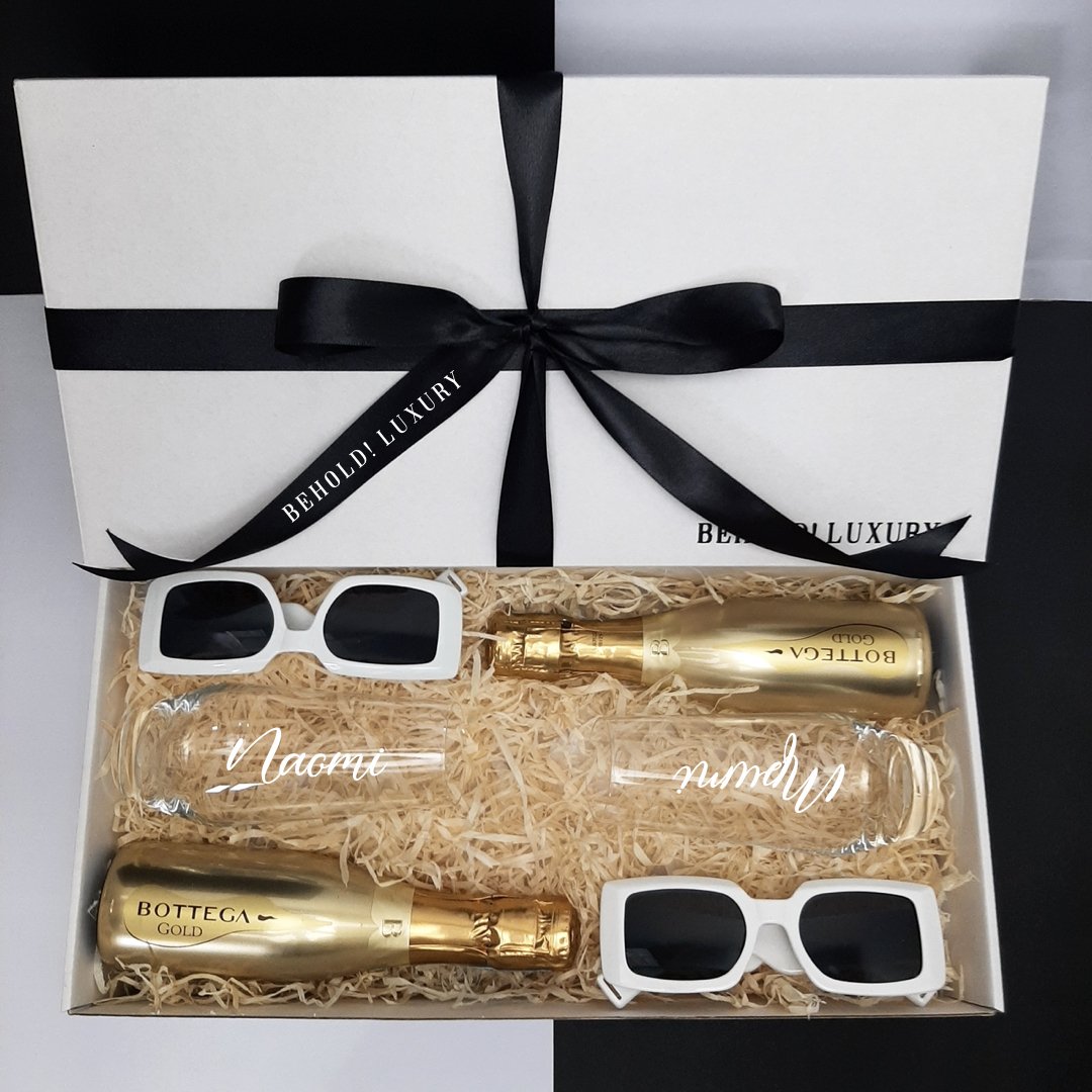 BeholdLuxe's tweet photo. So lush, cheers to the weekend! 🥂🕶👯🏾♀️
#DuoGiftbox
#GiftsForTwo
#BestFriendGifts
#CelebrateWithBeholdLuxury
#BeholdLuxury
#BeholdLuxe
#OurLoveLanguageIsGifts
#BuildABox
#CorporateGifts
#PersonalisedGifts
#GiftBoxes https://t.co/VhrcFf5Yjq