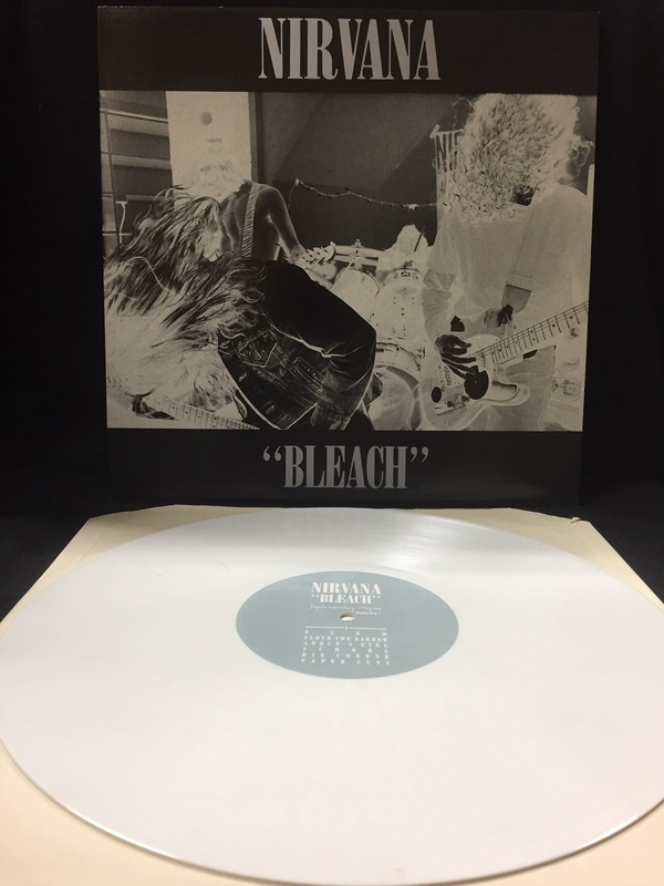 ds1_indie_alt's tweet photo. 8/5(土) インディ/オルタナ プレミアム廃盤レコードセール
今回の目玉の一枚はこちら

NIRVANA / BLEACH UK ORIGINAL WHITE VINYL
限定300枚リリースの1stプレス！
「LOVE BUZZ」ではなく「BIG CHEESE」が収録されている真正UKオリジナル盤です。
#nirvana
#nirvanavinyl https://t.co/W1uuXHTLDr