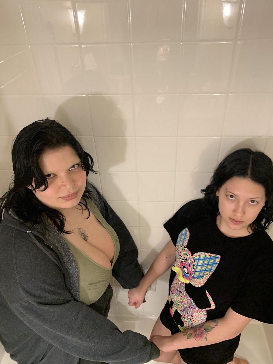 loserfemcel's tweet photo. we r so effortlessly beautiful 😭😭😭😭 https://t.co/ujZdyYStYz
