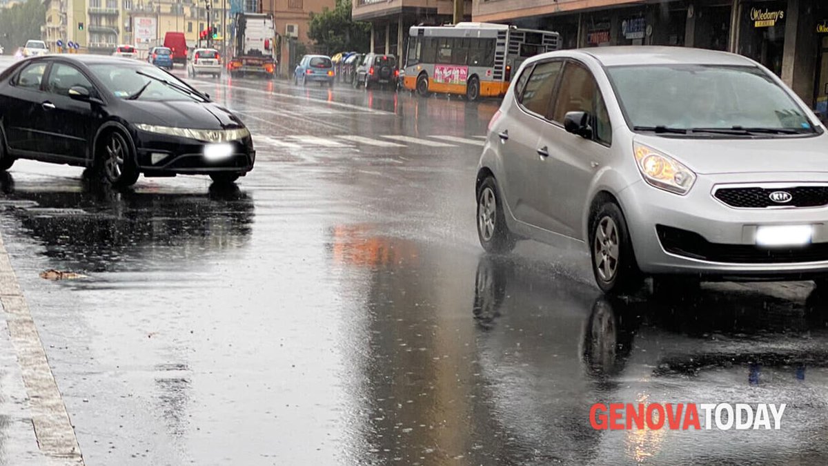 Allerta prorogata per temporali, vento forte e grandine: previsioni e aggiornamenti dlvr.it/StBVvQ