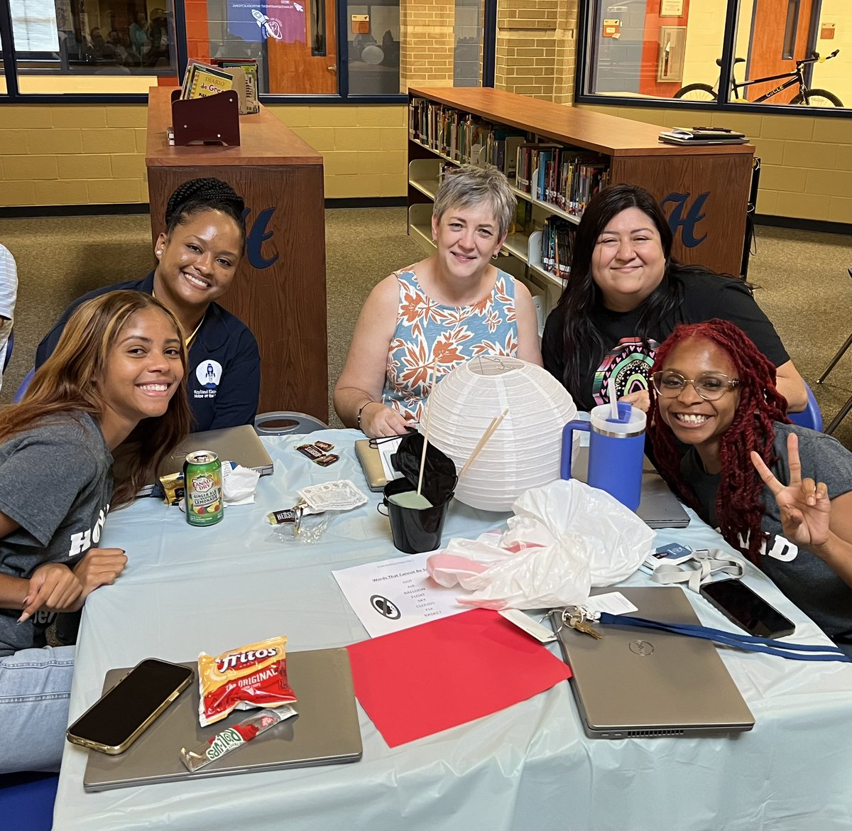 rsmith4_smith's tweet photo. @HoylandES Kinder is ready for the 2023-2024 school year! “With an enthusiastic team you can achieve almost anything.”#DreamBigWorkTogether https://t.co/E8UYiWevYH