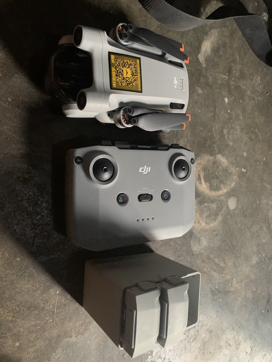 JogjaUpdate's tweet photo. Ditemukan drone didaerah kalibawang kulon progo. Yang merasa kehilangan bisa cp : 081228757525 dgn menunjukan surat2 pembelian dan kepemilikan
@danncoow https://t.co/fJv4hQRmKq