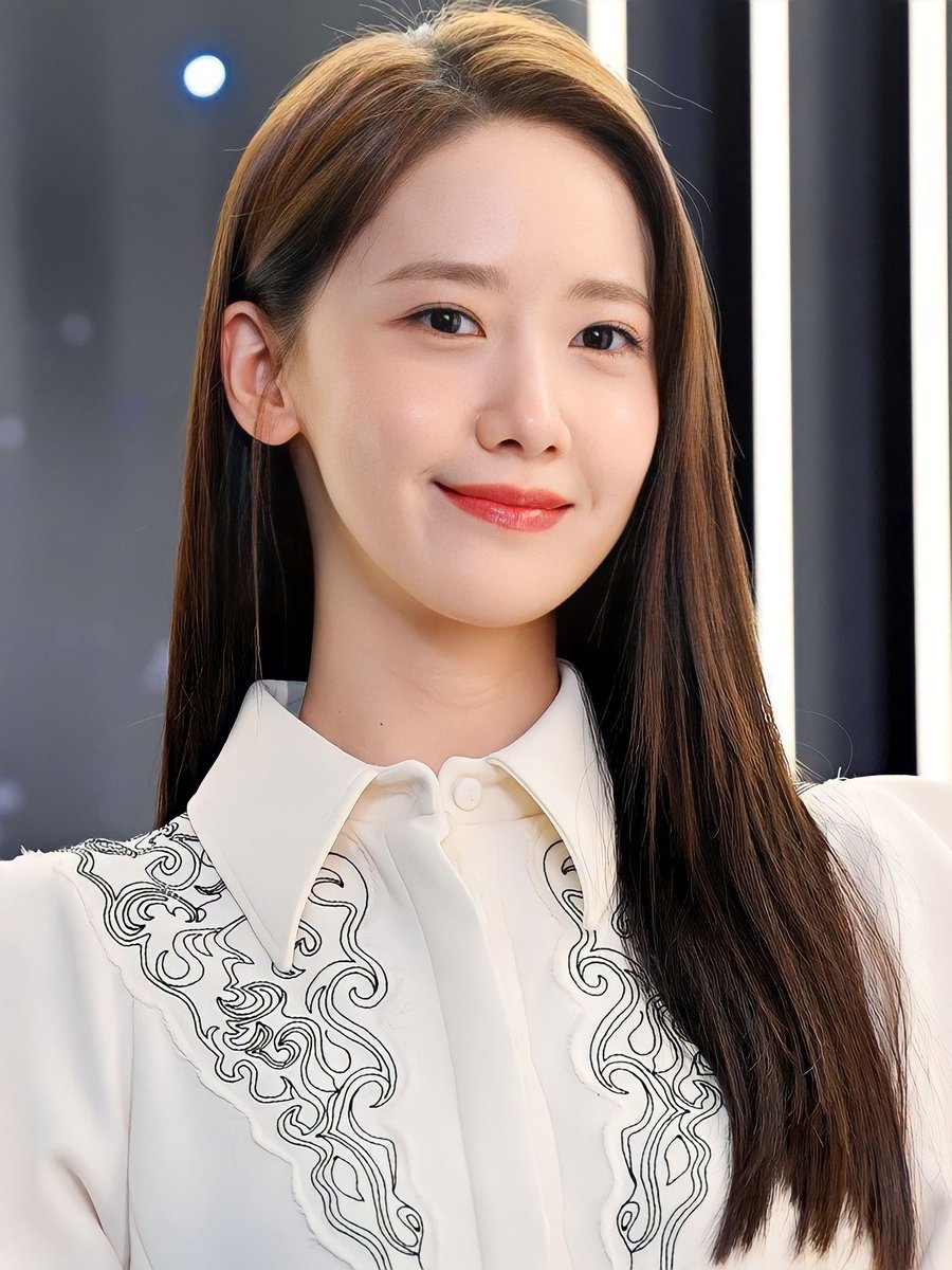 530FILE's tweet photo. yoona looking beautiful in white https://t.co/b5NaRGY6kK