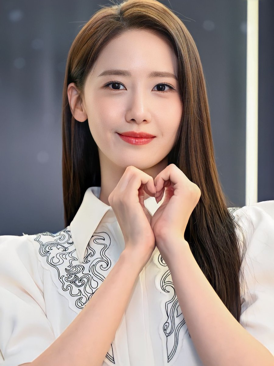530FILE's tweet photo. yoona looking beautiful in white https://t.co/b5NaRGY6kK