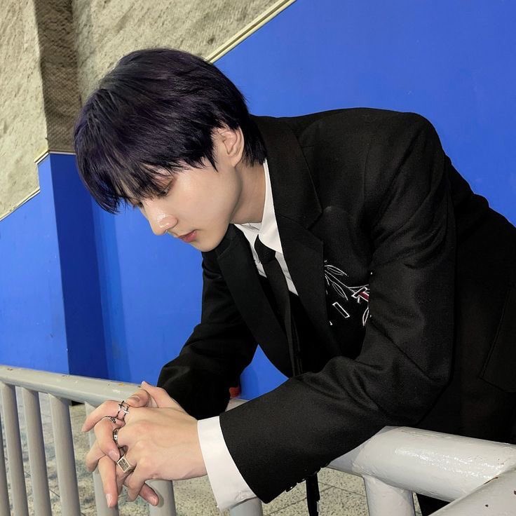 24O3KSN's tweet photo. day 2

hi, my name's silas. i am looking for some interactive moots &amp; friends 

        he/him
        filo
        minor
        interactive 
        engene, army, once and moa
        not new to #stantwt / #kpoptwt
        any fandom is welcome 

♡ / ↻ to spread and be moots https://t.co/k764Rs6fFh
