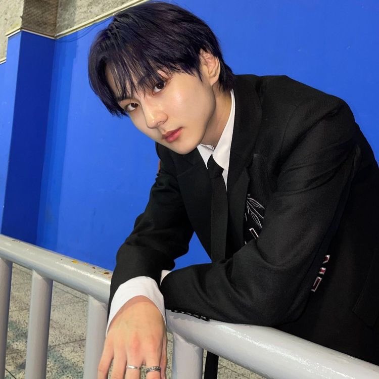 24O3KSN's tweet photo. day 2

hi, my name's silas. i am looking for some interactive moots &amp; friends 

        he/him
        filo
        minor
        interactive 
        engene, army, once and moa
        not new to #stantwt / #kpoptwt
        any fandom is welcome 

♡ / ↻ to spread and be moots https://t.co/k764Rs6fFh