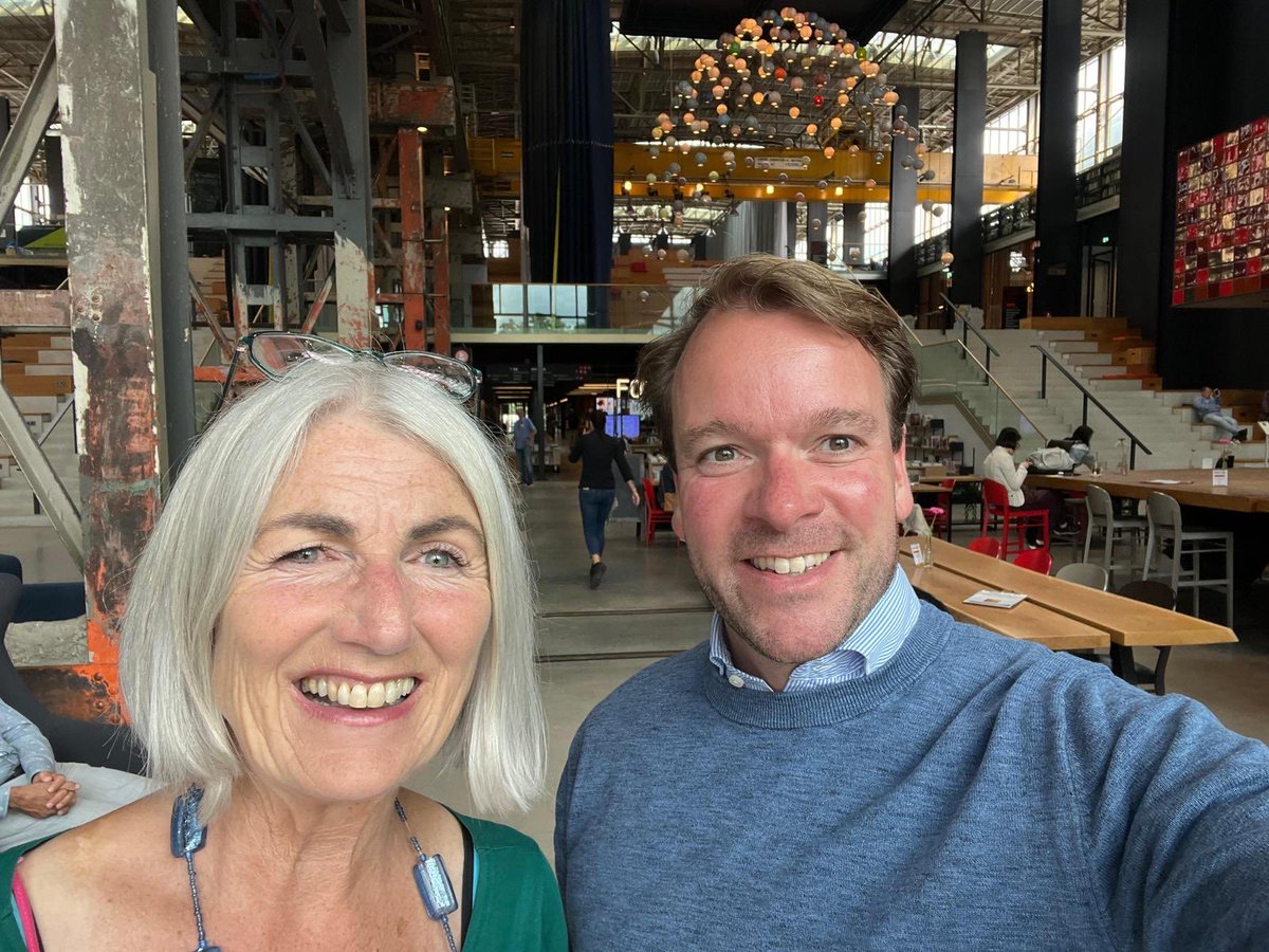 MarusjkaD66's tweet photo. Leuke afspraak en goed gesprek gehad in de altijd weer prachtige #Lochal in #Tilburg met @HansTeunissen ons nieuwste TK lid voor @D66 https://t.co/PgcOvqzNPa