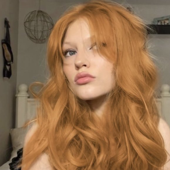 ᅠ
ᅠ
  
                𝐇𝐞𝐮𝐫𝐞𝐮𝐱    les    amants
                       que   nous  sommes. 
                Et  qui  demain,  loin l'un 
                      de l'autre, s’aimeront   
                par  dessus les hommes.  ⧽

ᅠ
ᅠ