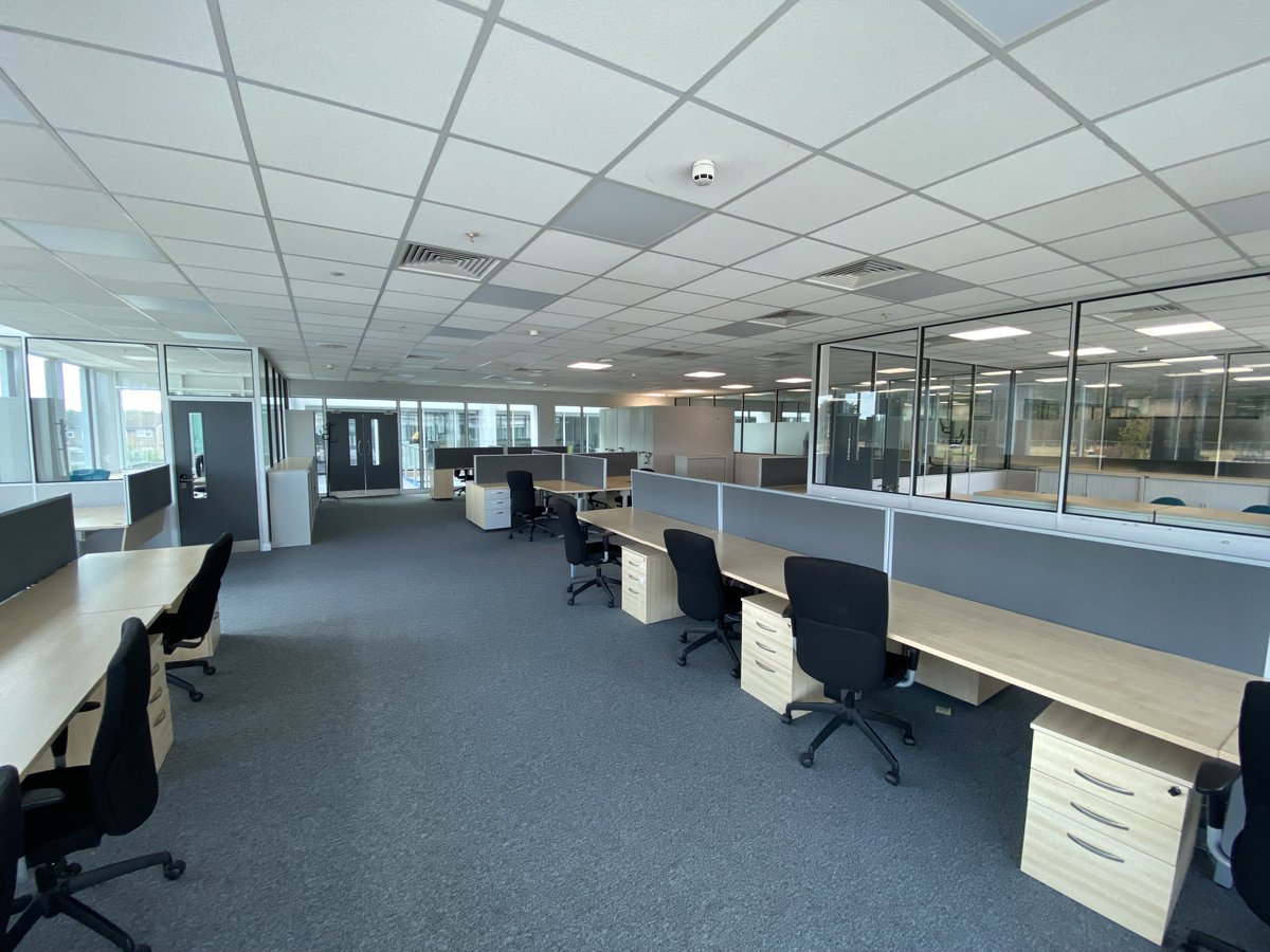 WBCentres's tweet photo. Happy Friday!!

We have just had one of our larger office spaces become vacant and wish to showcase this fantastic workspace.

To find out more please contact enquiries@weston-business-centres.com or call 01279 882893.

#businesscentre #office #officespace #stansted #essex https://t.co/No3v4KPNxF