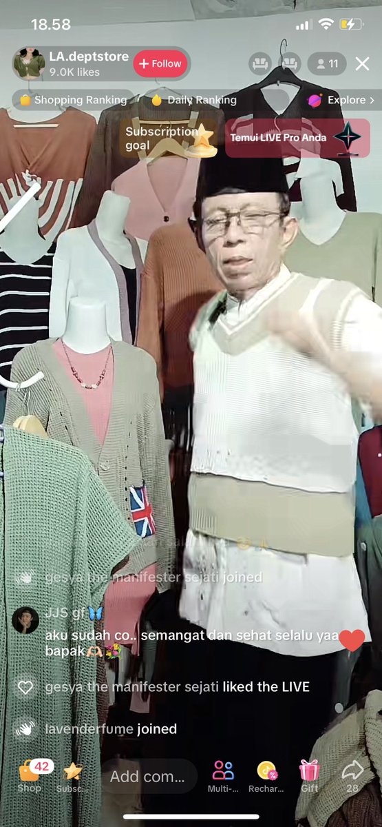 cudble's tweet image. KETIKA KAKEK-KAKEK JADI HOST LIVE KNIT TOP 😭😭😭😭😭😭😭😭

“maaf gabisa spill etalase lama-lama”
“karena sebentar lg adzan maghrib”

😭😭😭😭😭😭😭😭😭😭😭😭😭