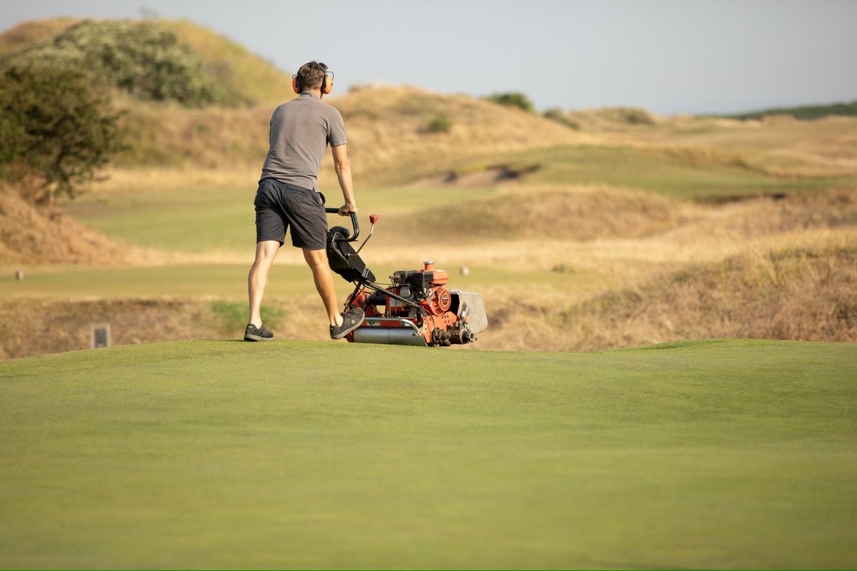 We are looking for a qualified Assistant Greenkeeper to join the team
here at Burnham &amp; Berrow Golf Club - one of the Top 30 golf courses in the British Isles. 

View the full job description and apply.👇

burnhamandberrowgolfclub.co.uk/careers/

#greenkeeping #JobAlert #burnhamonsea