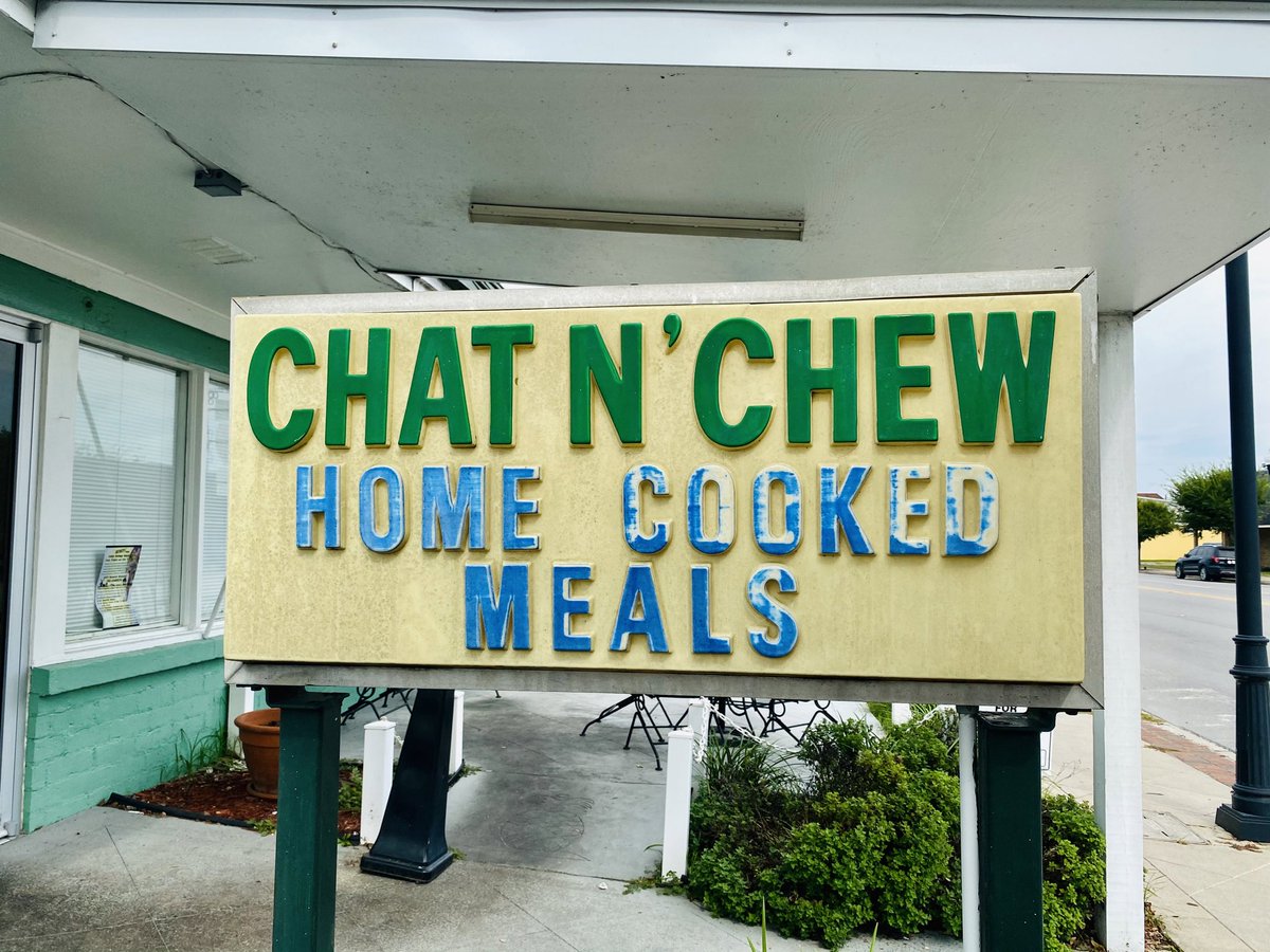 Gotta ❤️ a small town diner, where gossip is always on the menu 👇