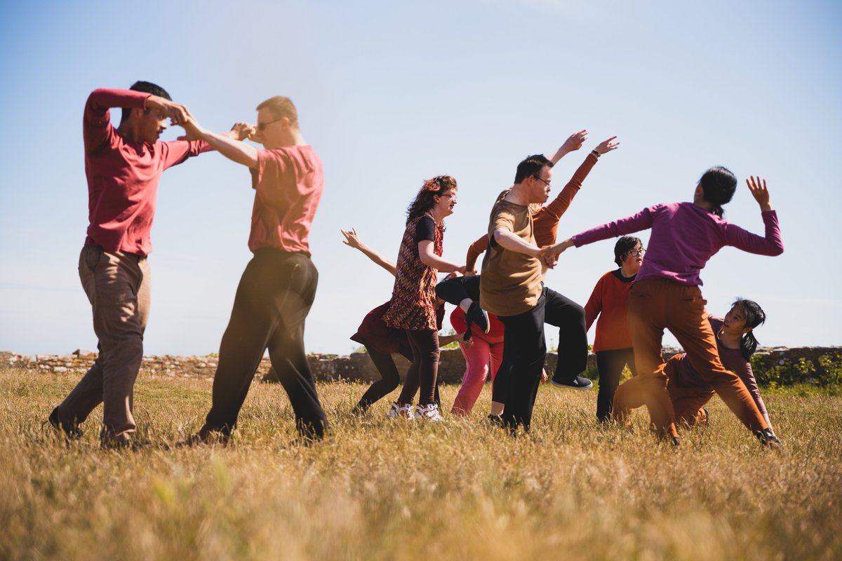 RChappellDance's tweet image. 💃Community cast call out🕺

We're looking for 10 community cast members from Torbay to join us for our performances of Vast Rocks Revisited at @filamentcic's Open Season. This recreation of our early work draws inspiration from local outdoor landscapes &amp;amp; the coastline in Torbay.
