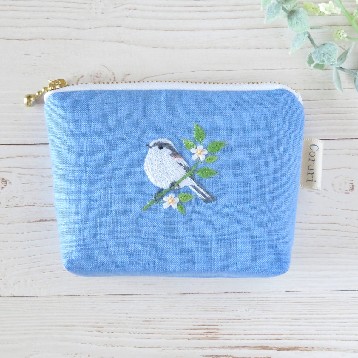 Coruri38's tweet photo. スズメの刺繍小さめポーチや白い花とエナガの刺繍ミニポーチなど、色々出品しました🌞
ぜひチェックしてみてくださいね✨

#刺繍　#ハンドメイド　#野鳥　#スズメ　#エナガ https://t.co/ULdGZzM020