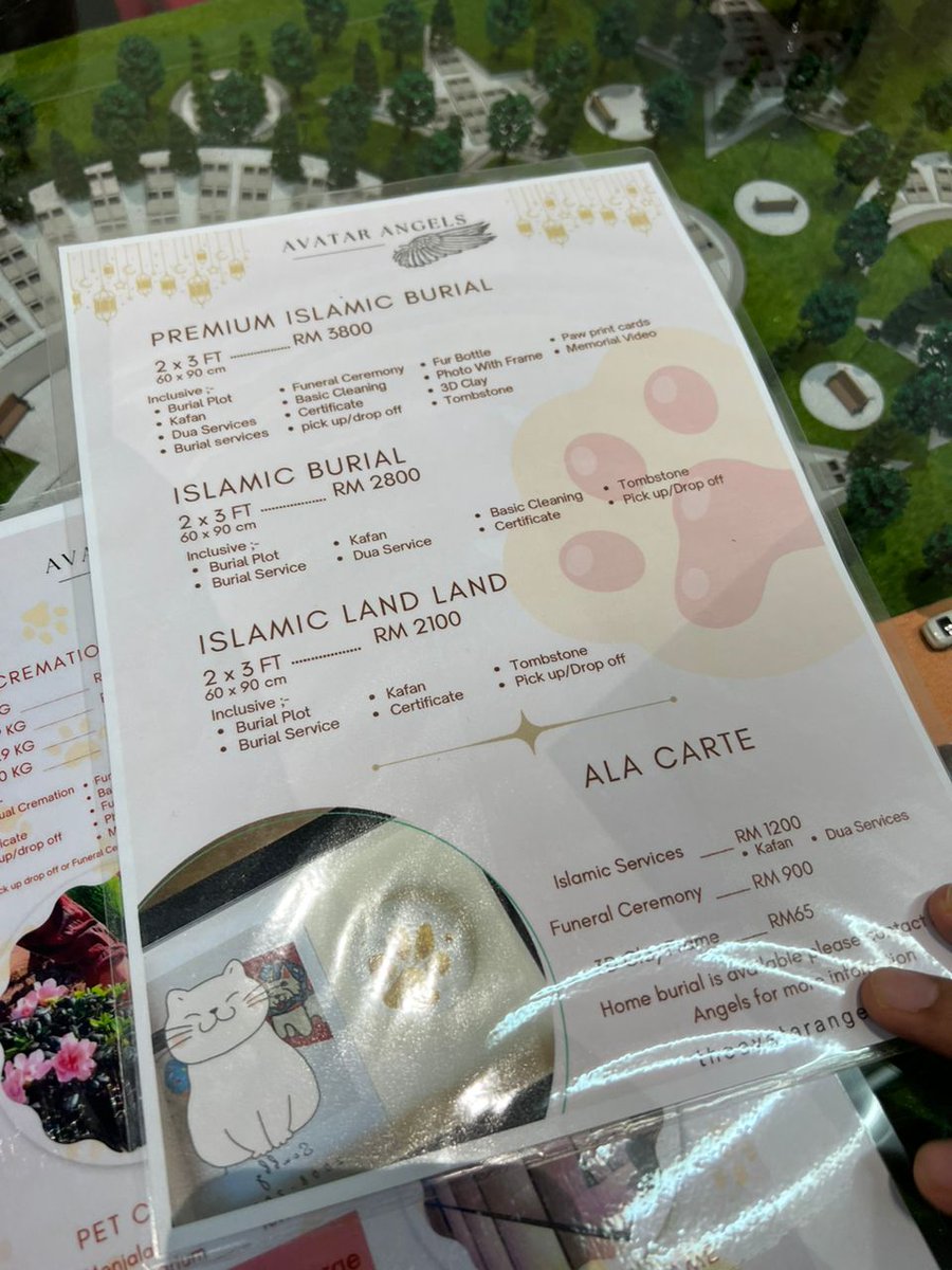 theultraimam's tweet photo. Harap syarikat yang buat benda ni pergilah mengaji balik dan duduk istighfar.

Kucing bukan makhluk mukallaf nak kena dimandi kafan tahlil talqin bagai.

Ini dua dalam satu terus, tunggang kucing sekaligus tunggang agama.

Parah. https://t.co/rtzWVyznRn