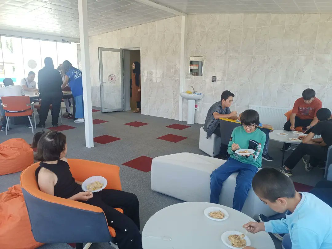 GSB_NarmanGM's tweet photo. Gençlik Merkezimizde Akıl ve Zeka Oyunları kulübü katılımcıları ile birlikte Aşure Haftası etkinliği düzenledik.🤗🥣 https://t.co/xhyDFG21Y9