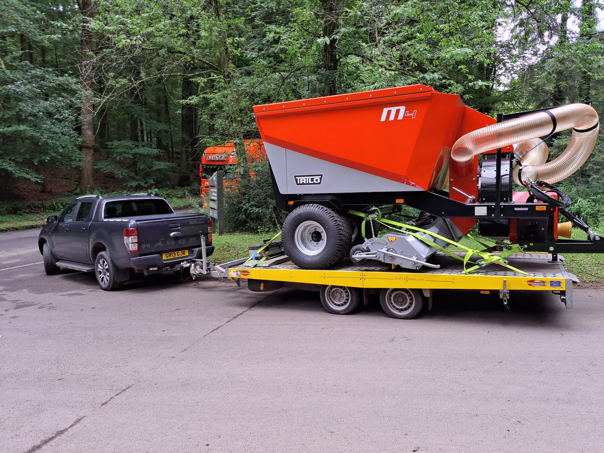 GjrLtd's tweet photo. Early start to the day, taking delivery of a New TRILO Vacuum sweeper M4. And back to base to be PDI ready to be delivered to its new home next week.
#vanmacltd
also Thanks to P.H.Ellis &amp; Son Hay, Straw &amp; Haylage for the loan of the ramps, did a fantastic job! https://t.co/MPRAtoYQ9w