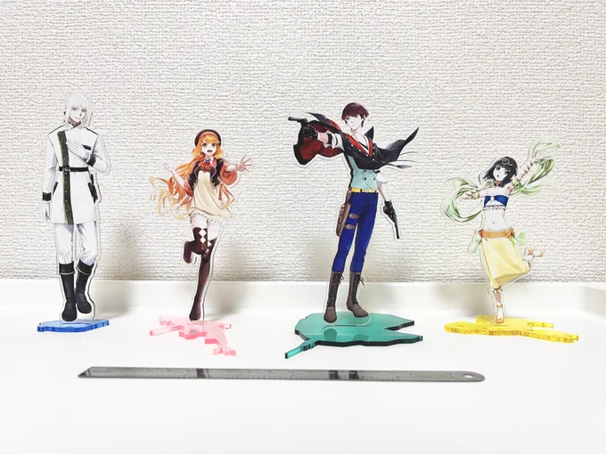 【C102新グッズ】 アクリルフィギュアスタンド(1/12scale)  オリジナル作品「PERGAMENT GARTEN」のメインキャラクター4人が新しくなった立ち絵でアクリルフィギュアスタンドになりました。 各キャラクター毎に本体とキャラクターの影の形になった台座をセットにして頒布します。