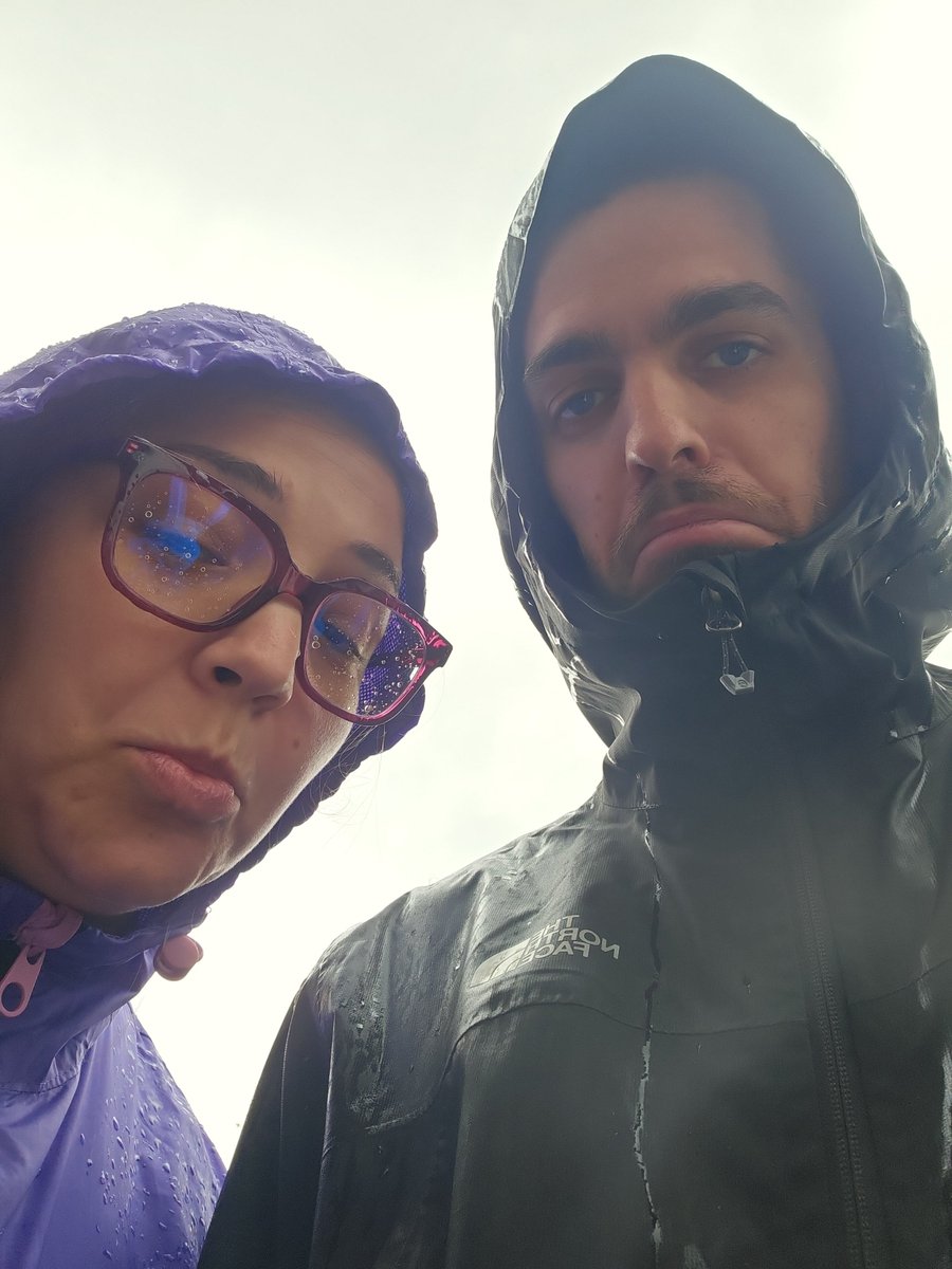JMCWudang's tweet photo. @SunPayuscsgo no hemos podido ir a la firma porque no teníamos la pulsera aún para poder entrar. Hay alguna manera de poder hacernos una foto? Estamos fuera mojándonos mucho https://t.co/o7M2netyqc