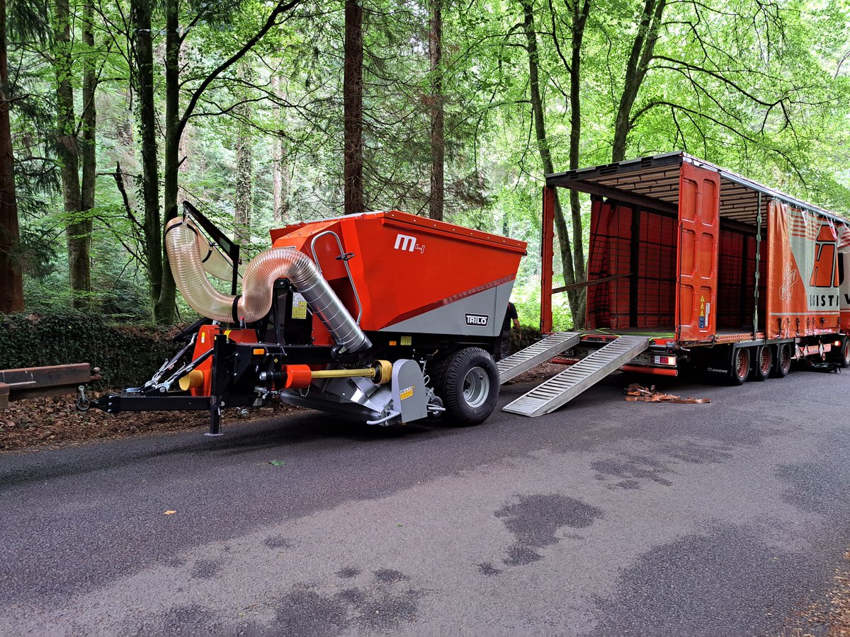 GjrLtd's tweet photo. Early start to the day, taking delivery of a New TRILO Vacuum sweeper M4. And back to base to be PDI ready to be delivered to its new home next week.
#vanmacltd
also Thanks to P.H.Ellis &amp; Son Hay, Straw &amp; Haylage for the loan of the ramps, did a fantastic job! https://t.co/MPRAtoYQ9w