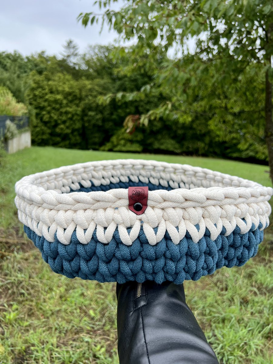 Katzerlei's tweet photo. Hallo und ein schönes Wochenende wünsch ich 😊

Die süße Pepsi macht es sich in ihrem neuen Bettchen bequem 🥰🐱

Sie ist eher klein und kuschelt sich in die Größe Medium und den Farben Peacock Blue und Natural 💙🤍

https://t.co/hGhlJvMmFu

#katze #katzenbild #cat #wochenende https://t.co/ir9kysRDHV