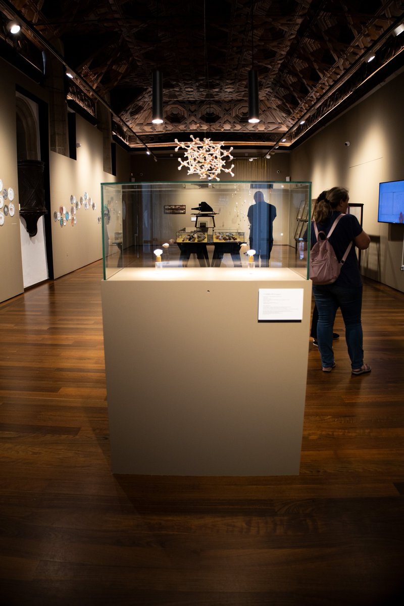 mhnUSC's tweet photo. A exposición 𝗠𝗜𝗡𝗘𝗥𝗔𝗜𝗦 𝗩𝗘𝗥 𝗢 𝗜𝗡𝗩𝗜𝗦𝗜𝗕𝗟𝗘. De Haüy á ermeloíta pode visitarse ata 02/09 de luns a sábado de 11-14 e 17-20.30
📍Salón Artesoado do Colexio de Fonseca.
+ info https://t.co/v2MbTDU9ZB
@UniversidadeUSC 
@Depucoruna 
@CulturaUSC
@monicamura https://t.co/hZEWiUJS5D