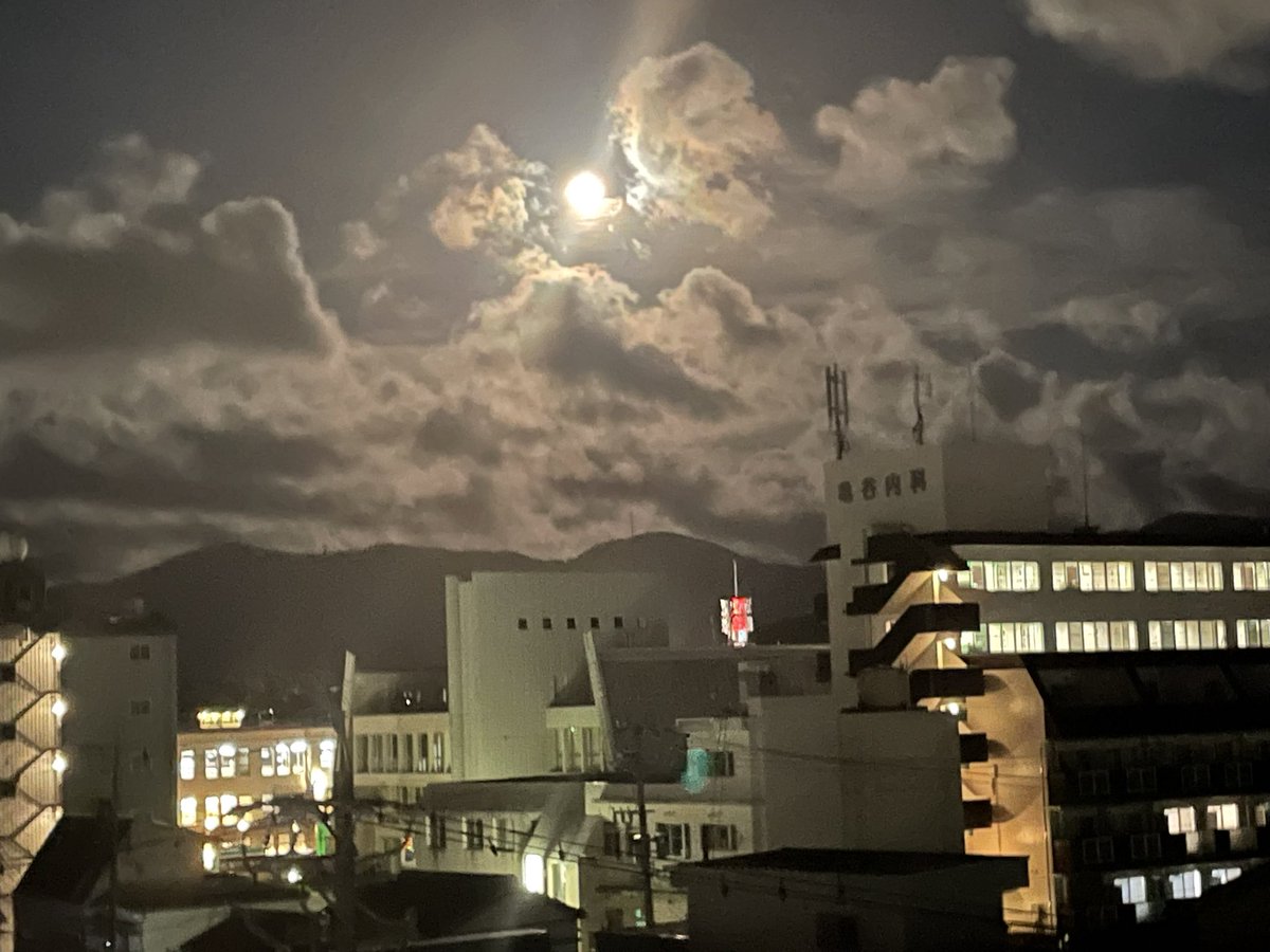kirinjisinken's tweet photo. 観測機１のデーです
2日の夜は満月だったので3日の夜に大きな反応が出てきました
満月トリガーの可能性があります数日間は先週大気重力波が出ていたエリアでM5前後の地震に注意が必要です
他の観測機には大きな反応はまだ出ていません今後反応に注目しています
今日　大気重力波は北海道方面に出ています
