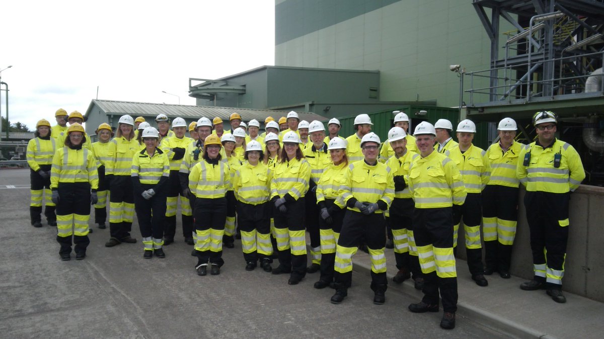 A warm welcome to the officials from the @Dept_ECC who visited our Great Island Power Station in County Wexford to get a closer look at the station and to hear about our low-carbon ambitions for Ireland.