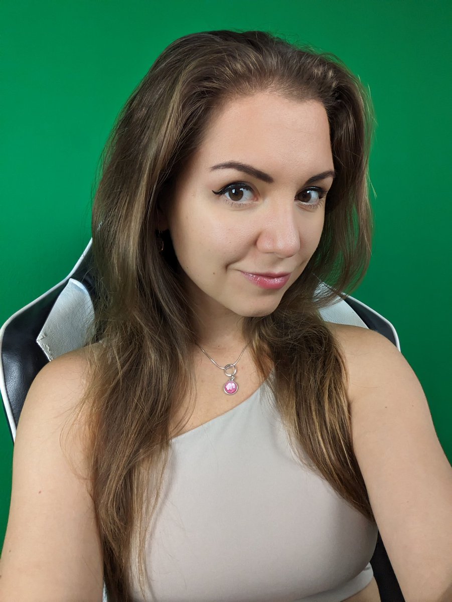 AnnacakeLive tweet media