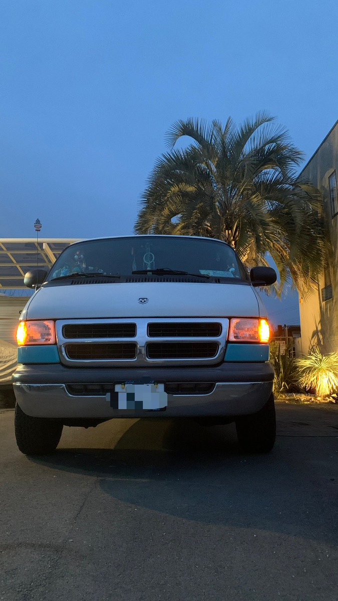 mauloa_tykm's tweet image. 最近とっても調子が良い🩵
愛車9年目！今年の夏も思い出たくさん作ろうね⑅︎◡̈︎*
#愛車　#dodge #ramvan