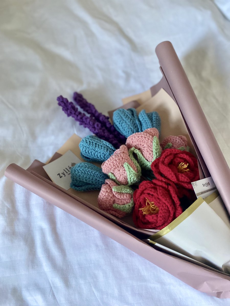 mochistarxz's tweet photo. 🌸 wts If ph 🌸

 ◡̈︎  custom crochet comms!  ◡̈︎  

- dm for custom commissions!

# comms amigurumi bucket hat crochet flower tulips yarn bouquet keychain 🌷 https://t.co/6O374hsiHD
