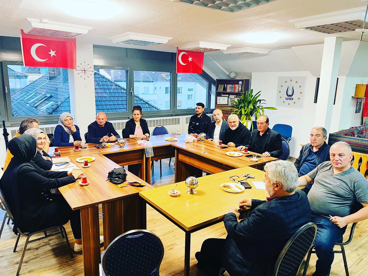 uid_ruhr's tweet photo. UID Dortmund Şubesi Yaz tatilini bitirip yeni dönem haftalık toplantısının ilkini gerçekleştirdiler. Yeni dönemin hazırlıklarını ve organizasyonunu konuşup fikir alışverişinde bulundular. @U_I_D @UidWomen_Ruhr @u_i_dyouth @DursunBas #UID #uidruhrbölgesi #uidruhr https://t.co/CuhFzFv1Ks