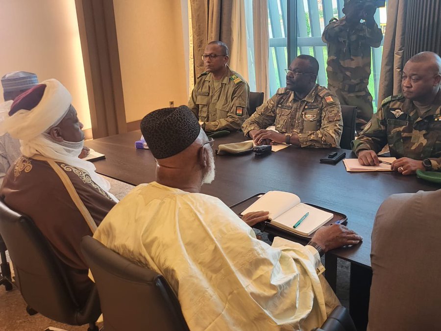 _chiefagbabiaka's tweet photo. ECOWAS adopts diplomatic approach in Niger, with Sultan of Sokoto's backing! #DiplomaticApproach #SokotoAndECOWASUnite https://t.co/pJALAaSZv3