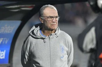 “La vida, en líneas generales, es construcción. Y de vez en cuando se logran los objetivos, pero lo interesante no es ser exitoso, porque es una cosa que se consume instantáneamente. La construcción, la búsqueda, es lo que consume el tiempo de todos nosotros”, Marcelo Bielsa 🤩