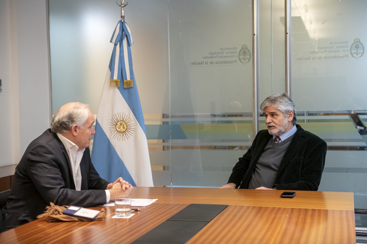 Nos reunimos con el Ministro de Educación, Cultura, Ciencia y Tecnología de Salta, <a href="/matiascanepa/">Matías Cánepa</a> en el marco del apoyo del Ministerio de @ciencia_ar a Proyectos de Redes Federales de Alto Impacto en todo el país