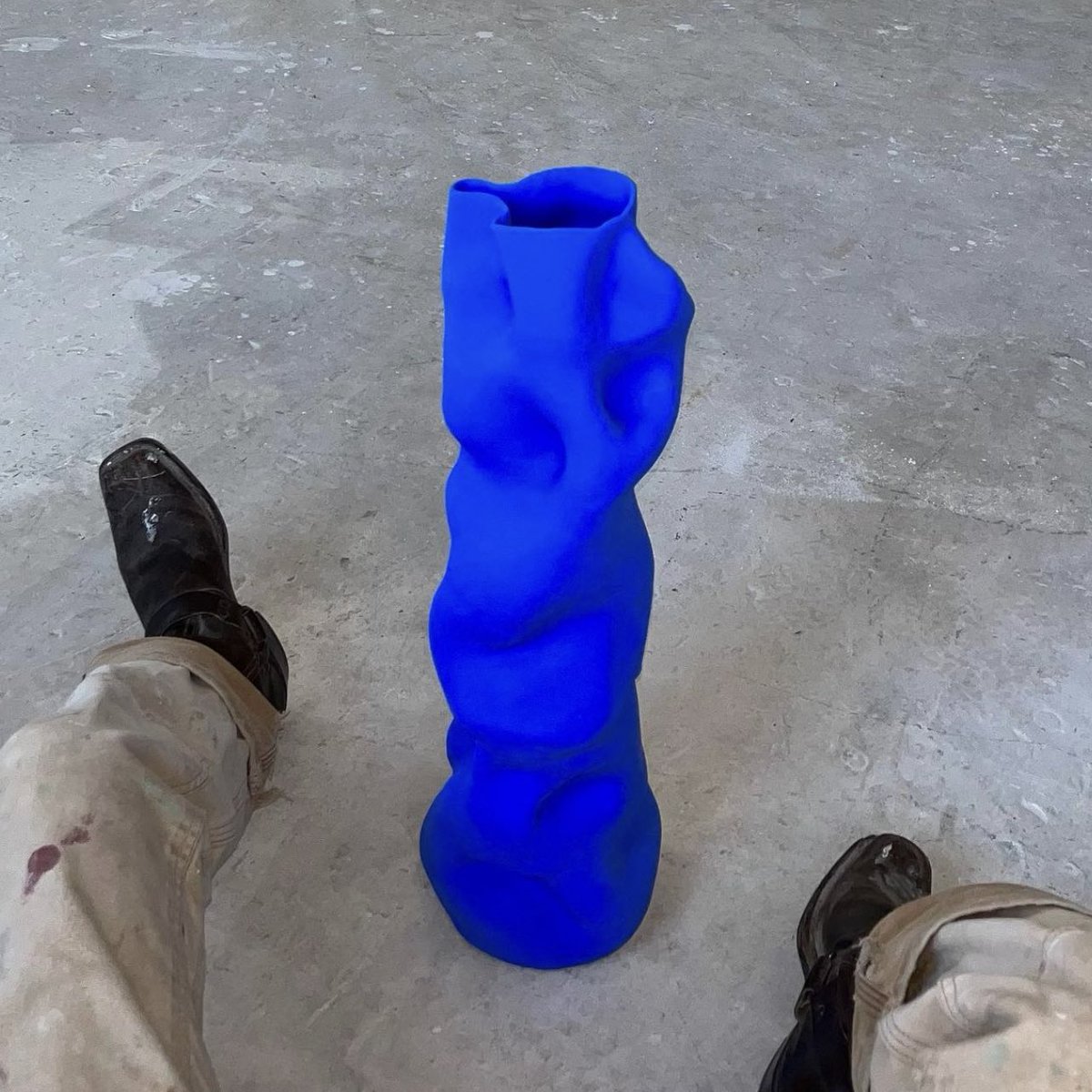 StreetFashion01's tweet photo. Blue Vases by Solem Ceramics (2023) https://t.co/HYgt2S0nhu