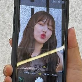 yerintopic's tweet photo. if i were the staff i'd take at least 100 pics &amp; gatekeep it for myself https://t.co/hrU6RHbXiO