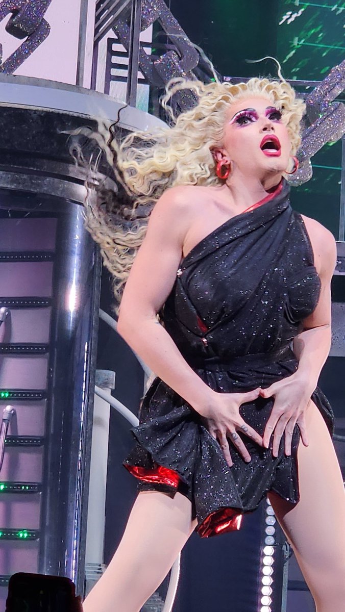 BeastyBBTG's tweet photo. @omgheyrose was so stoked to see her the show here in Calgary was beyond amazing. Could not take my eyes off of you. https://t.co/ipCk71TcQt
