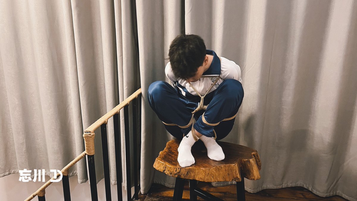 【日常】
变成摆设🫨🫣

🪢：<a href="/7D521741/">77</a>