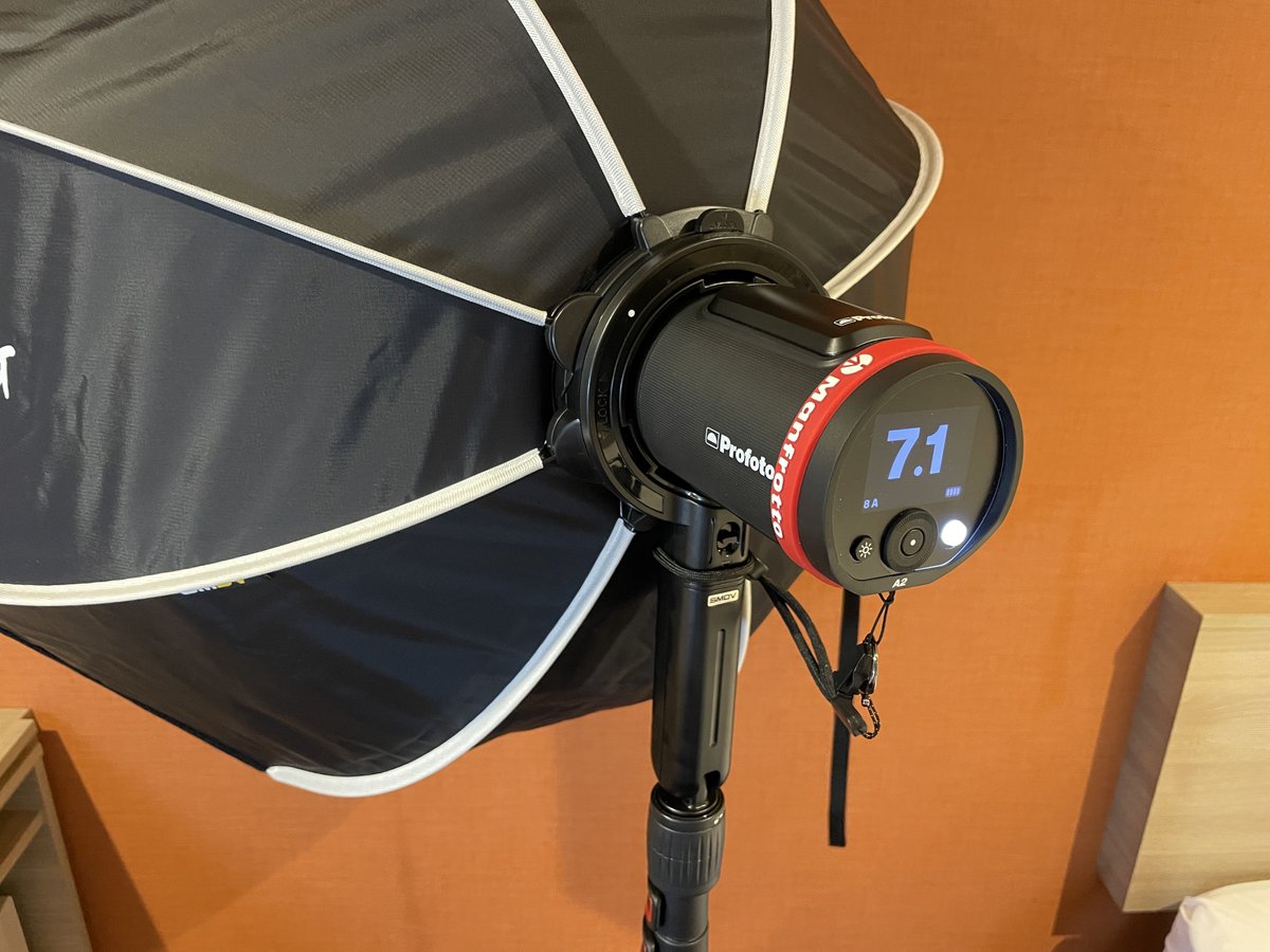 k_seki555's tweet image. @hy_filter_jp さんで購入した #SMDV の #SPEEDBOX 、買って結構経ったけど、やっと全景を撮れた(笑)

本当に秒でセッティング出来るし、A2アダプタにはリーシュコード付属してるし(A2が衝撃で落ちる事がある)、物理的に持ち運びし辛い以外は欠点が見当たらない！

これからもガンガン使うぜ✨