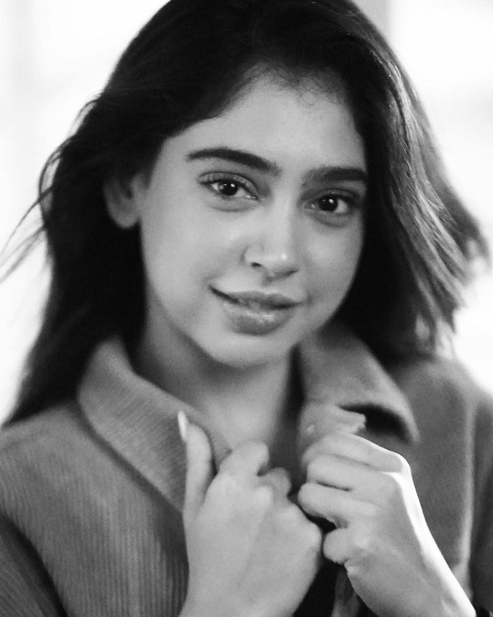 talkingbling's tweet photo. Aye #NitiTaylor you have all our hearts swooned with such a pretty glimpses and we are obvio loving it 🥰
.
.
Ain't you?
.
.
#NitiTaylor #diva #television #actress #new #pic #post #prettylooks #blackandwhitepics #actresspic #nititaylorpic #bollywood #TalkingBling https://t.co/v7BGhpnIk4