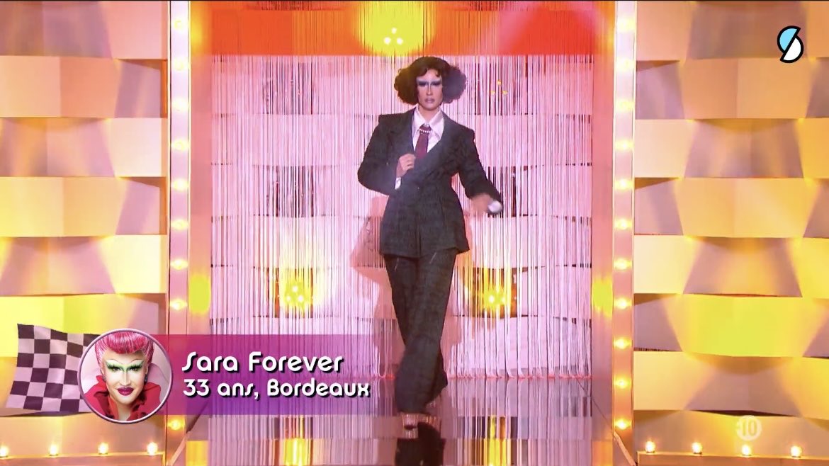 ClorddeWinter's tweet photo. {SPOILER ALERT #DragRaceFrance}
ARRÊTEZ TOUT ! JE VAIS MOURIR D’AMOUR !!!!
#sarahforever rend hommage à COLETTE 🫶🏻🫶🏻🫶🏻🫶🏻 
Nan, mais c’est pour me tuer ! ÉVIDEMMENT QUE J’ADOOOOOOOOOOORE ! Et que j’ai reconnu tout de suite, avant même qu’elle le dise ! #colette https://t.co/KDJ2lXeNeN