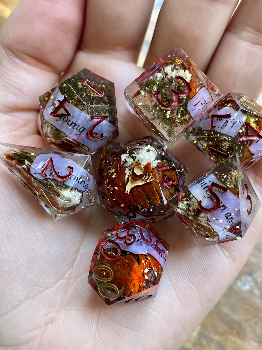 DicebyDi's tweet photo. Bilbo 🍃
“I’m going on an adventure!” 
#dnd #handmadedice #dicemaker https://t.co/5tvyQjSKLC