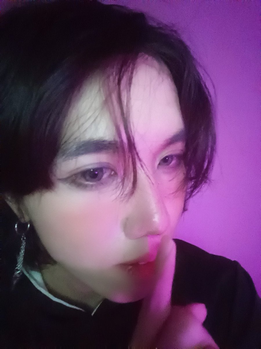 bearash97's tweet photo. 私はこのアイメイクが大好きです🤭 https://t.co/JwIhXe5D60