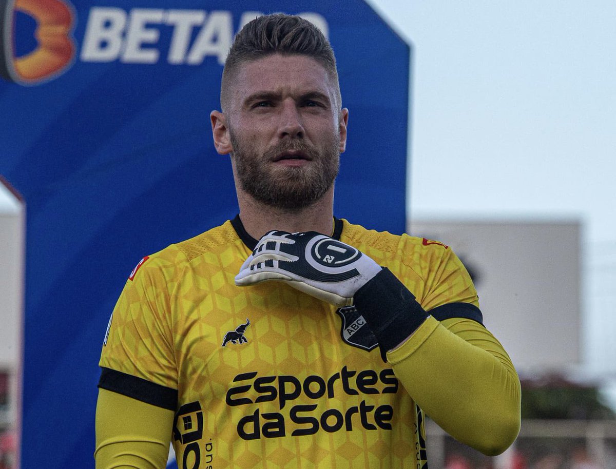 RodrigoFerrelra's tweet photo. O ABC comunicou oficialmente que o goleiro Simão rescindiu o contrato com o clube, em comum acordo, e não faz mais parte do elenco. #RF @96fmnatal https://t.co/XhLQAf3eY4